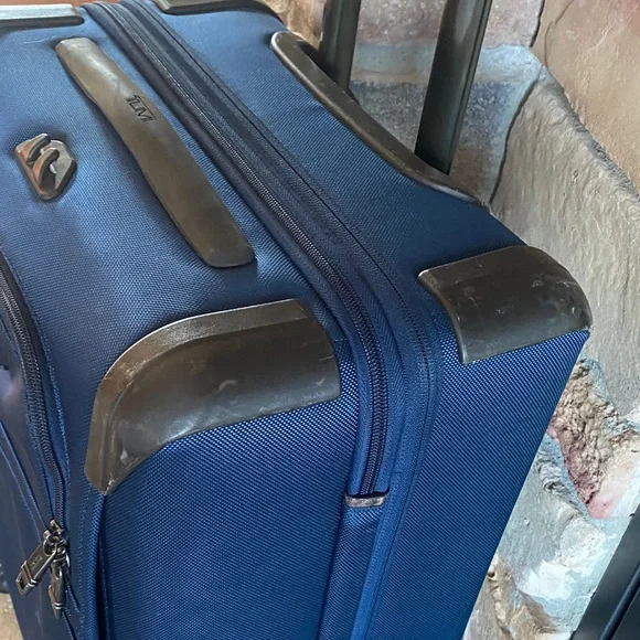 TUMI Carry On Navy Travel Luggage telescopic handle - Picture 10 of 16